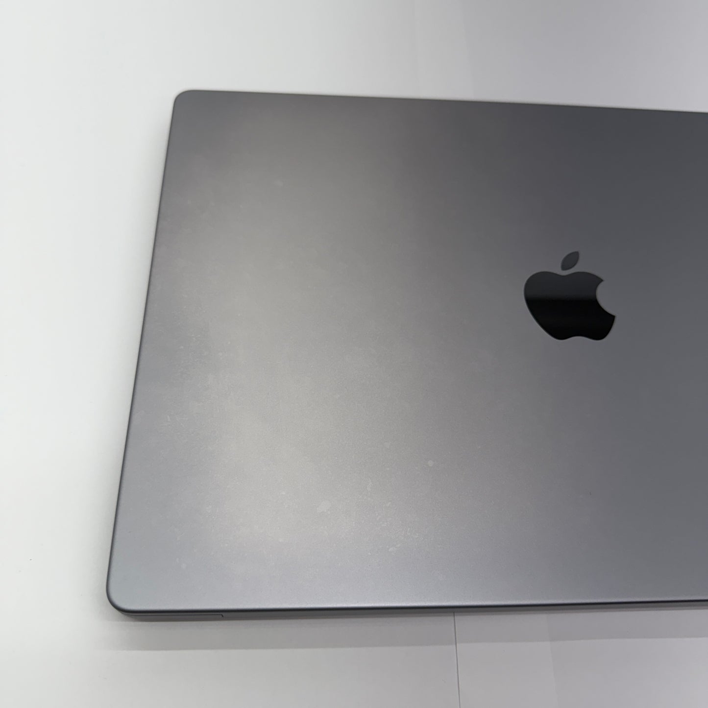 MacBook Pro Touch ID 16インチ (Late 2021) Apple M1 Max 10コアCPU 32コアGPU 32GB SSD 1TB スペースグレイ MK1A3J/A バッテリー最大容量100%【C5197-100】