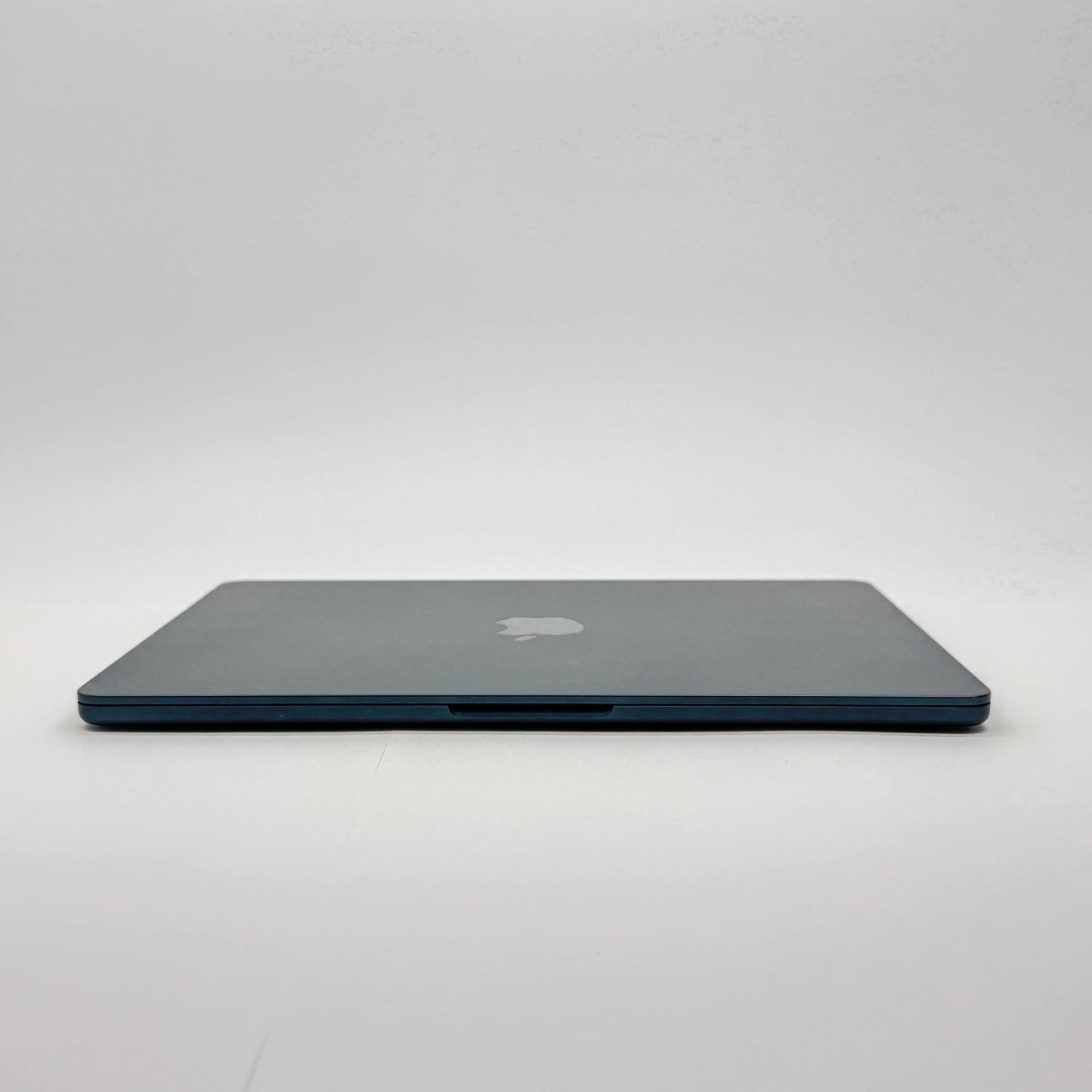 Apple MacBook Air 13インチ (Early 2024) Apple M3 8コア 8GB SSD 256GB ミッドナイト MRXV3J/A バッテリー最大容量93%【C7599-80】