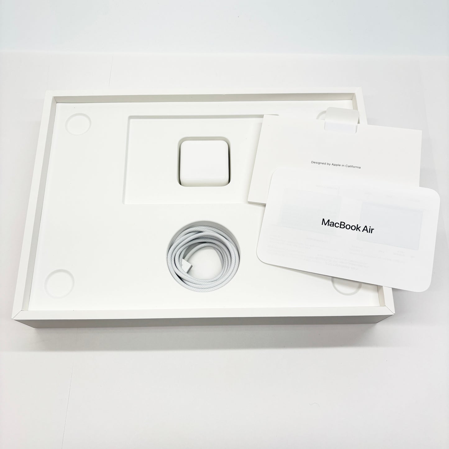 美品 MacBook Air 13インチ (Early 2025) Apple M4 10コア/16GB/SSD 512GB シルバー MW0X3J/A バッテリー最大容量100%【C6279-80】