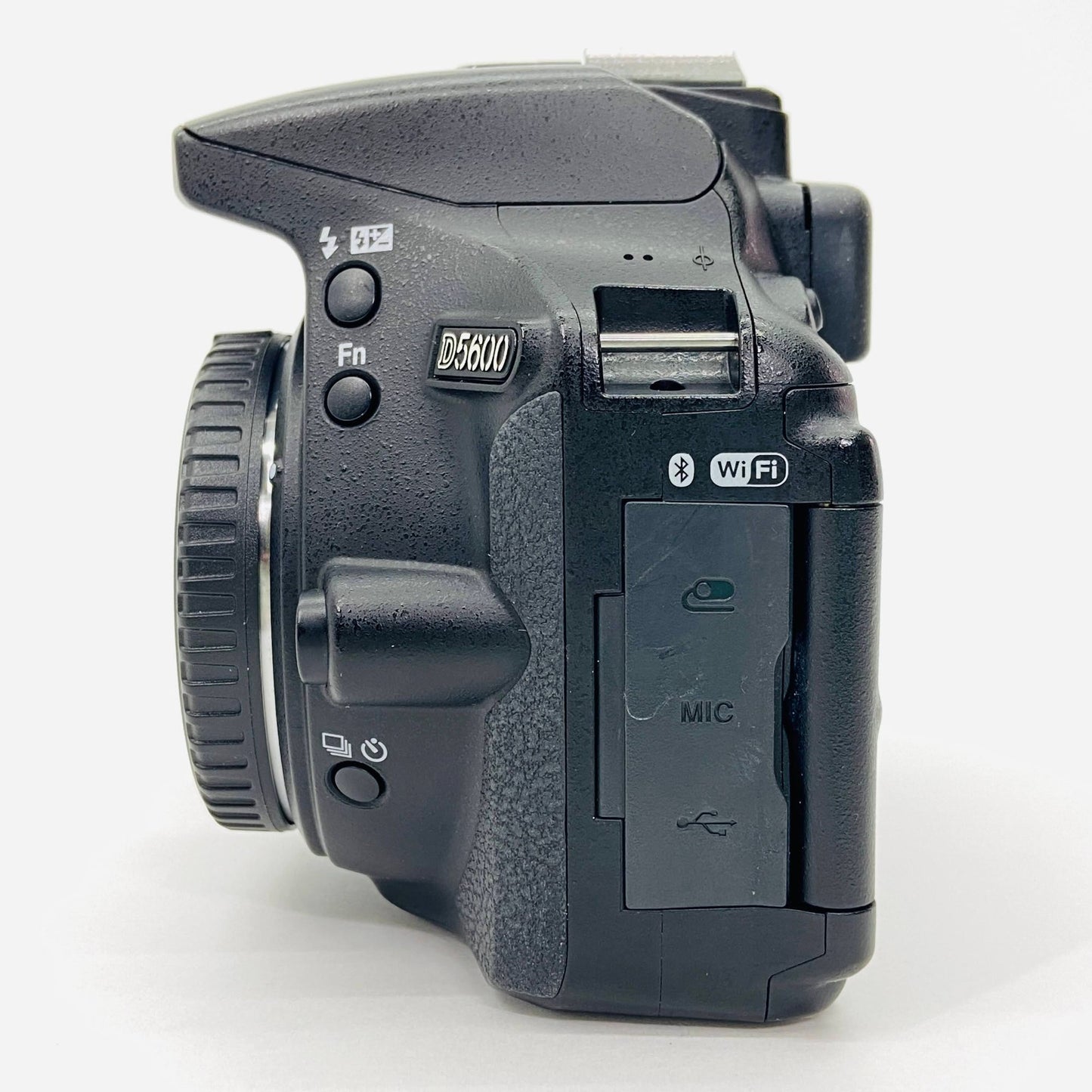 美品 NIKON D5600 ボディ デジタル一眼レフカメラ 【C4860-100】