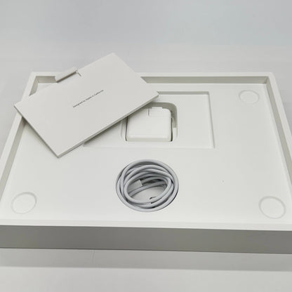 新品同様 美品 Apple MacBook Air 2025 13インチ M4 16GB SSD 256GB MW0W3J/A シルバー バッテリー最大容量100%【C7273-80】