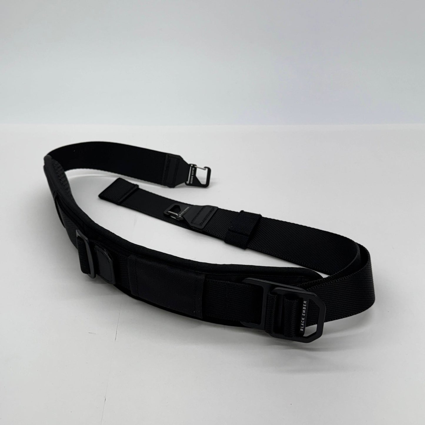 美品 BLACK EMBER ブラックエンバー GRIP-SLING ネイビー ショルダーバッグ カメラインサートREV HOOK V-BUCKLE STRAP付き【C7546】