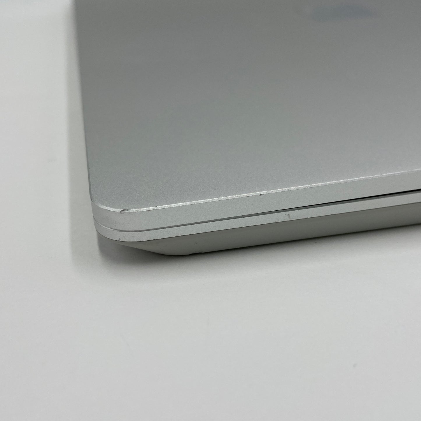 Surface Laptop Go Model1943 i5-1035G1 8GB  SSD128GB バッテリー最大容量99%【C5525-80】