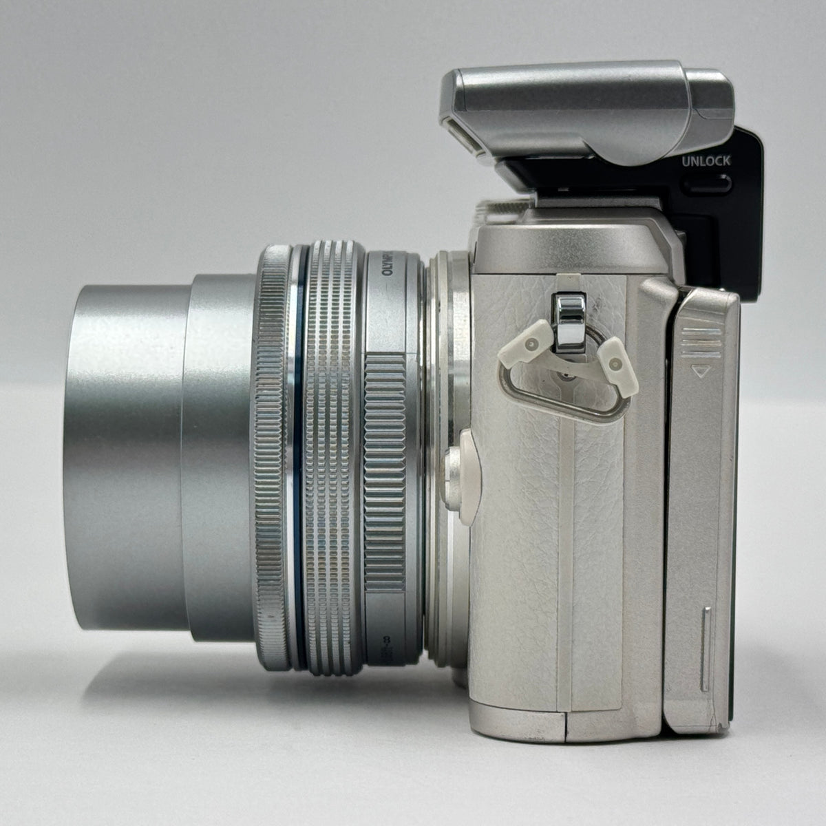 OLYMPUS PEN E-PL8 ダブルズームレンズキット 14-42mm 40-150mm ミラーレス 一眼 カメラ【C9492-60】