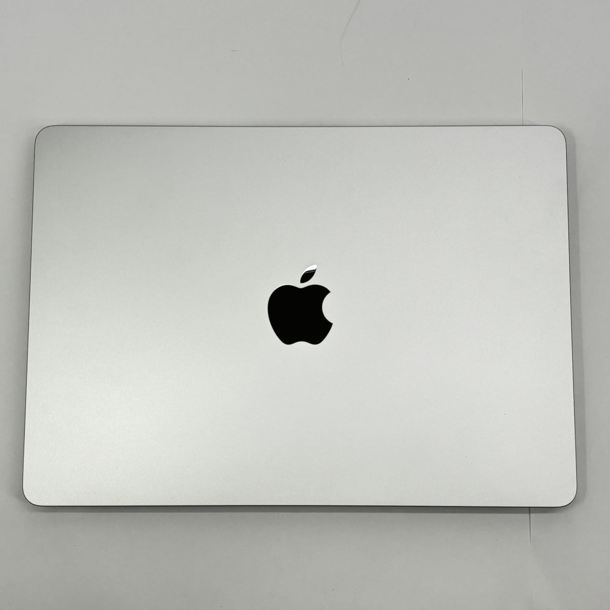 新品同様 美品 バッテリー最大容量100% Apple MacBook Air 13インチ 2022 M2 8GB 256GB シルバー MLXY3J/A 【C8915-80】
