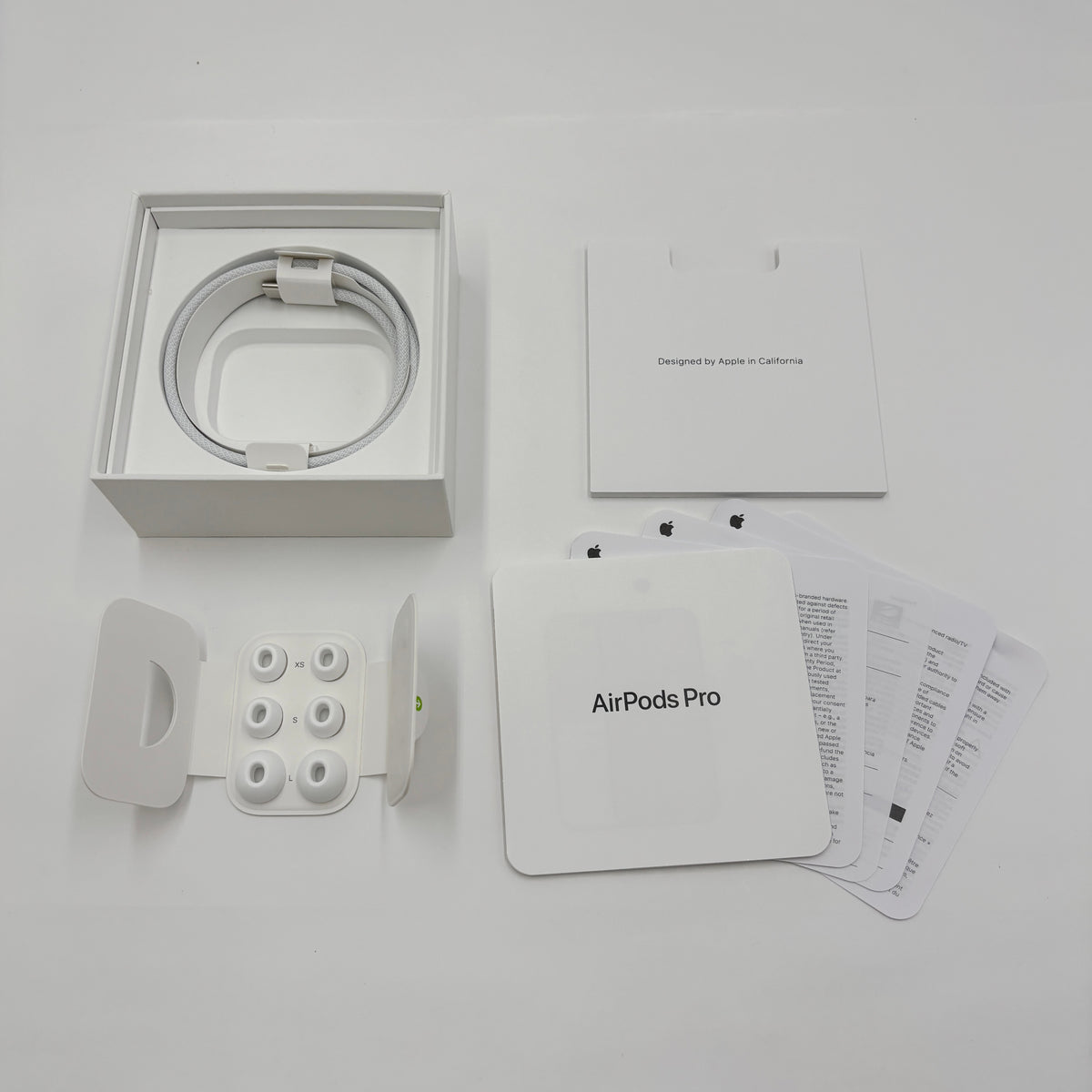 美品 Apple 純正 AirPods Pro 第2世代 MagSafe充電ケース USB-C MTJV3J/A【C9272-60】