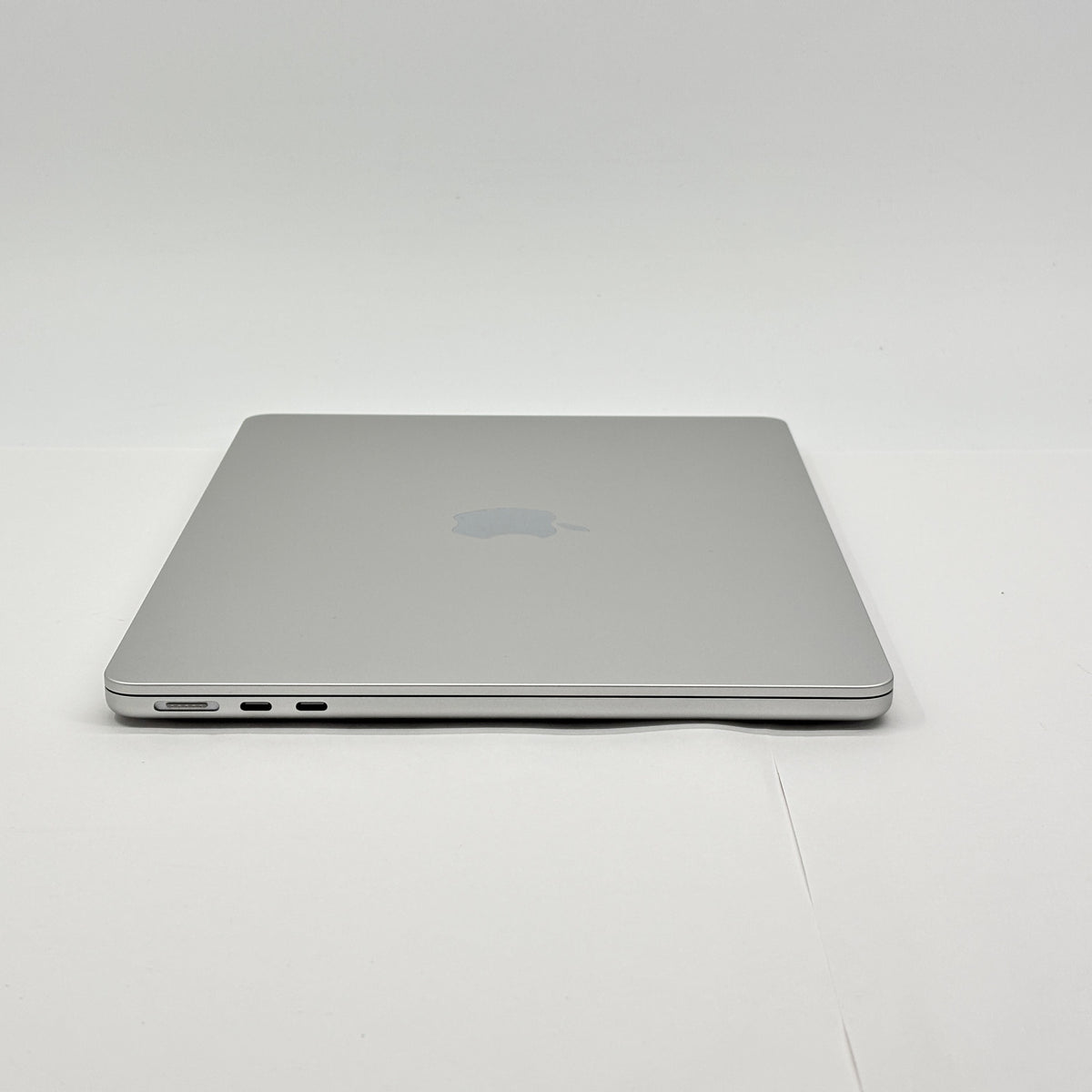 新品同様 美品 バッテリー最大容量100% Apple MacBook Air 13インチ 2022 M2 8GB 256GB シルバー MLXY3J/A 【C8915-80】