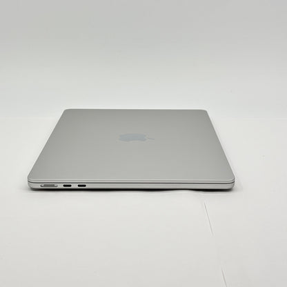 新品同様 美品 バッテリー最大容量100% Apple MacBook Air 13インチ 2022 M2 8GB 256GB シルバー MLXY3J/A 【C8915-80】
