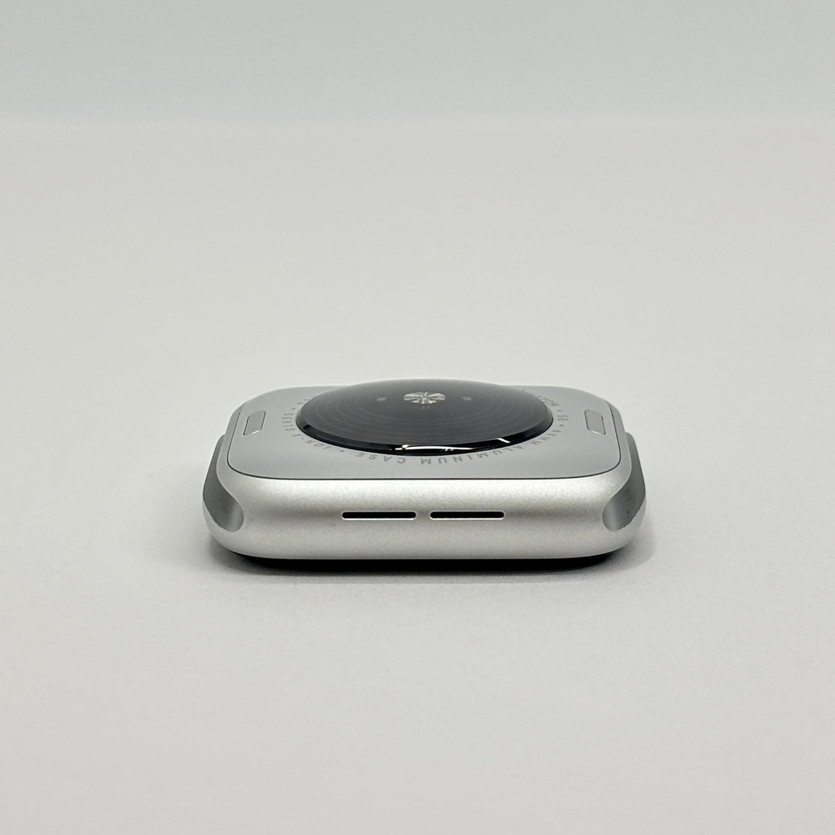 美品 Apple Watch SE 第2世代 GPS 44mm アルミニウム MA7X4J/A バッテリー最大容量100%【C8929-C】