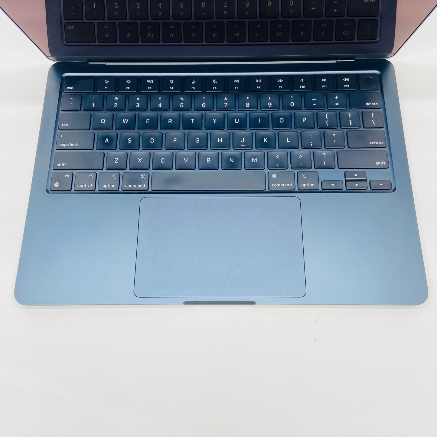 美品 Apple MacBookAir 13インチ M2 16GB 256GB USキー バッテリー最大容量97%　付属品完備 C3876	80サイズ発送