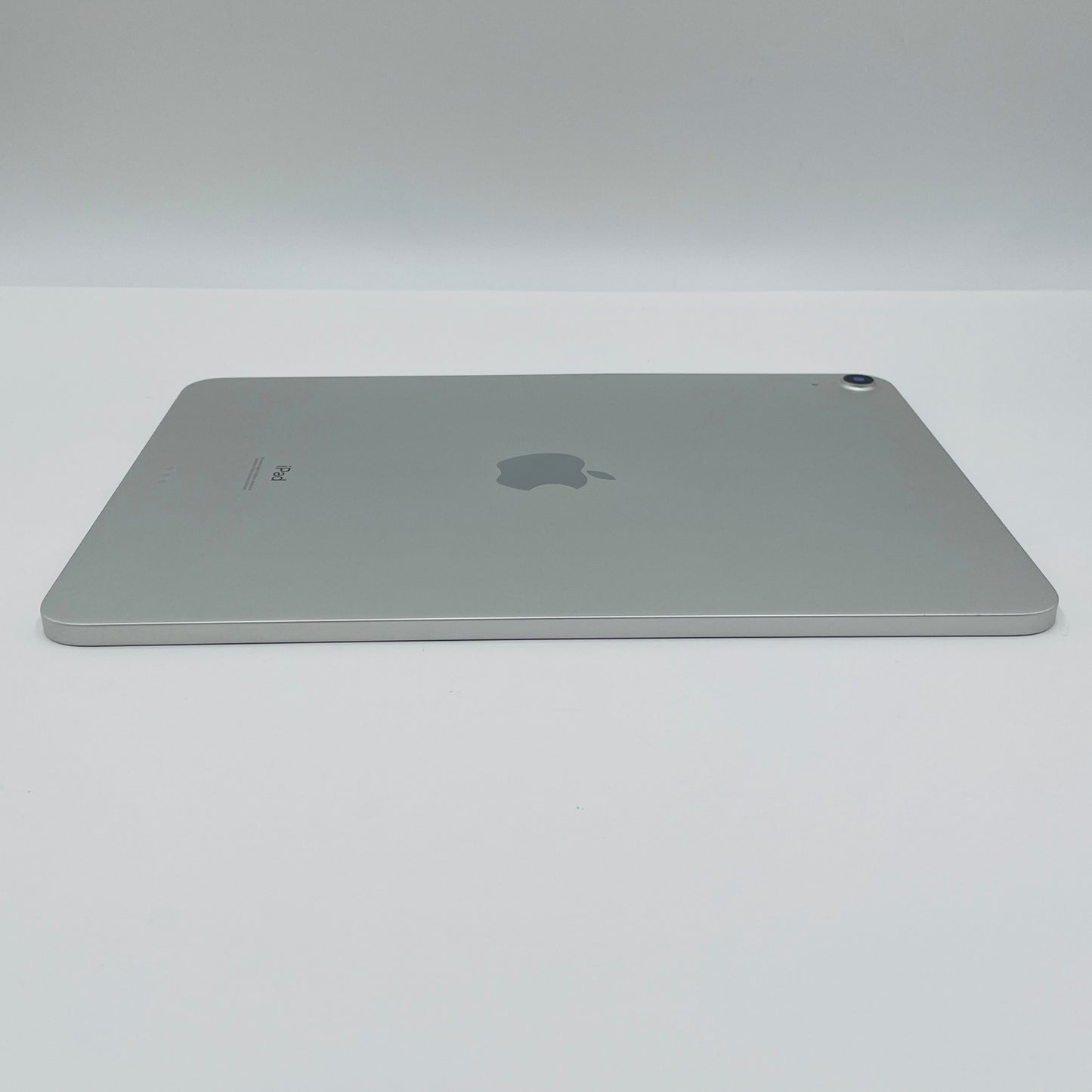 美品 iPad Air 第4世代 Wi-Fiモデル 64GB シルバー MYFN2J/A　【C4842-60】