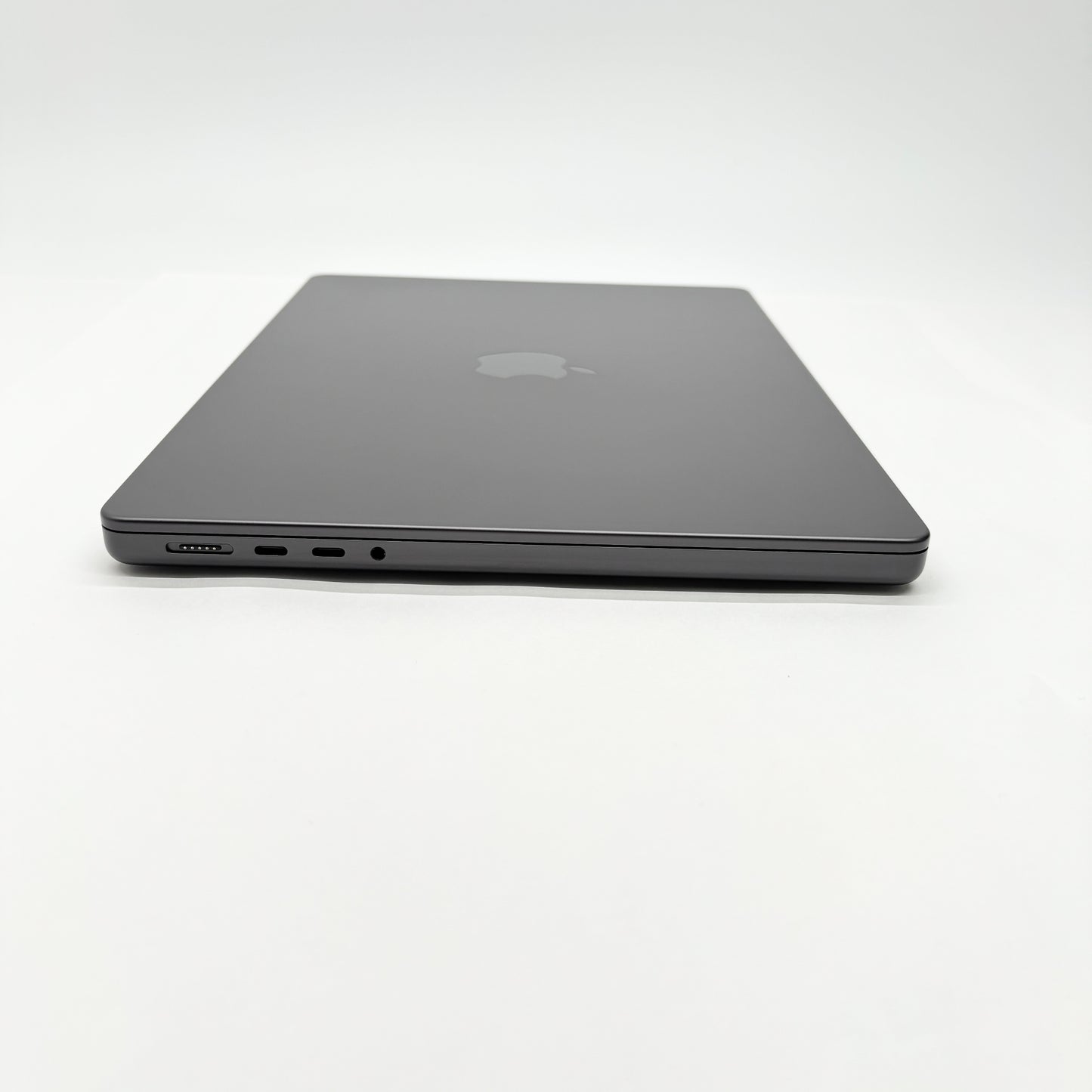 新品同様 美品 Nano-textureガラス仕様 MacBook Pro M5 14インチ10コア 32GB 1TB スペースブラック バッテリー最大容量100%【C6598-80】