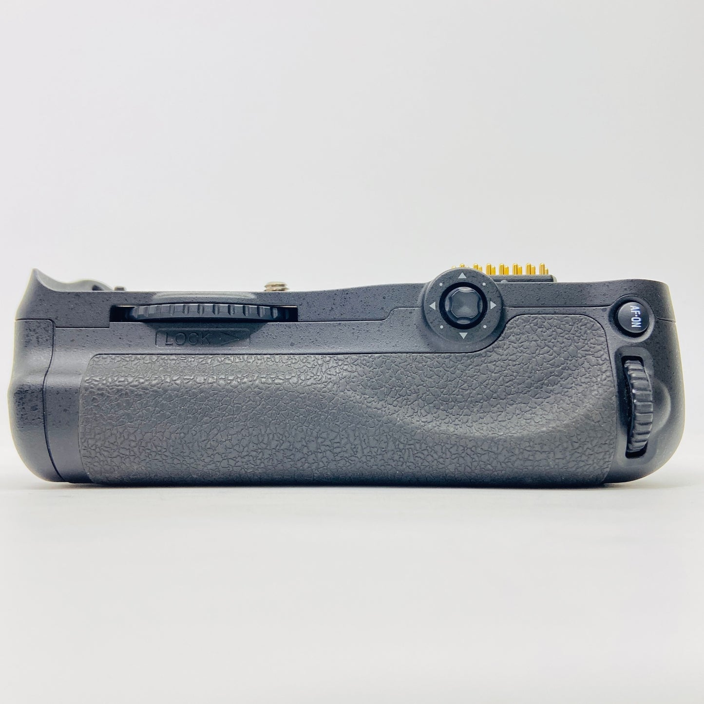 Nikon D700 ボディ　Nikon MB-D10 マルチパワーバッテリーパック付属　【C4305-80】