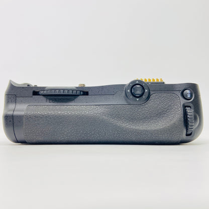 Nikon D700 ボディ　Nikon MB-D10 マルチパワーバッテリーパック付属　【C4305-80】