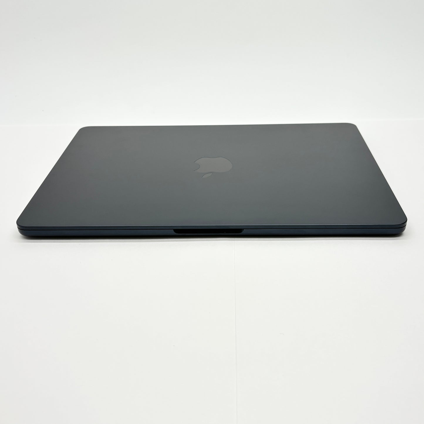 新品同様 美品 MacBook Air Liquid Retina 13インチ 2022 M2 8GB SSD 256GB ミッドナイト MLY33J/A 充放電回数11回 バッテリー最大容量100%【C8100-80】