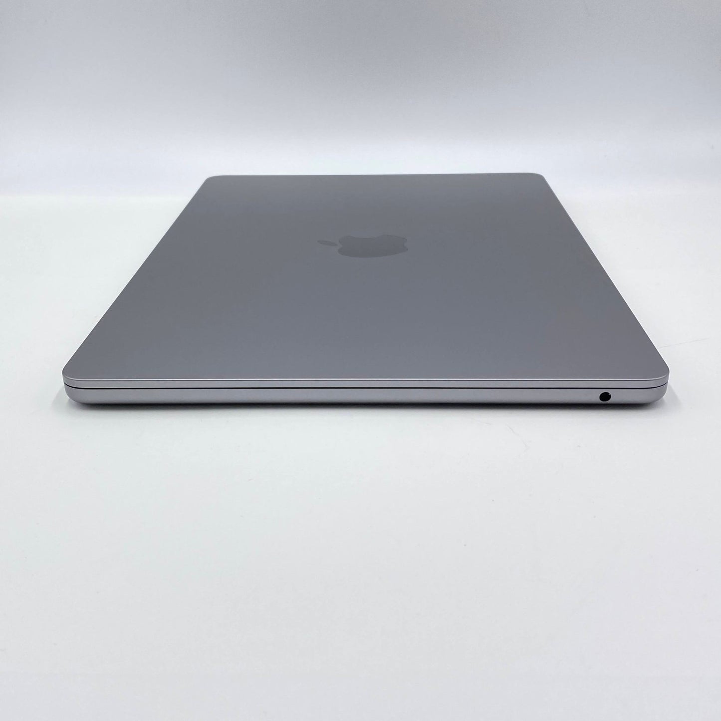 美品 Apple MacBook Air Liquid Retina 13.6インチ (Mid 2022) Apple M2 8コア/8GB/SSD 256GB スペースグレイ MLXW3J/A 充放電回数5回 バッテリー最大容量100%【C5240-80】